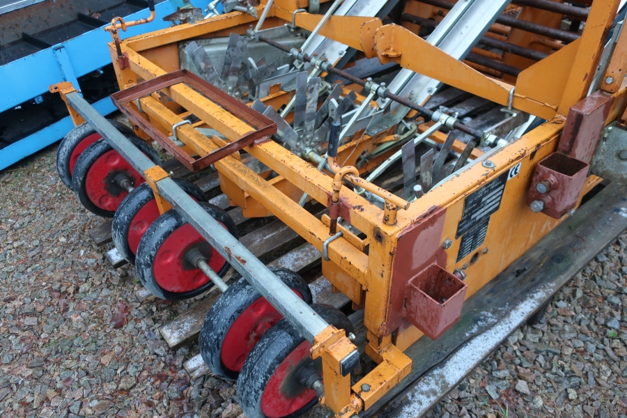 4744 Regero 3 row transplanter planting machine