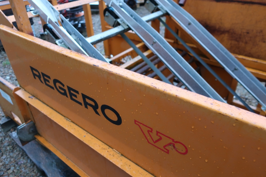 4744 Regero 3 row transplanter planting machine