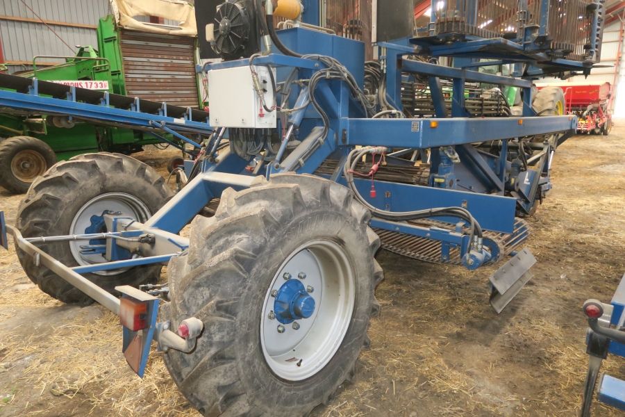 4762 Asa-Lift WR300 onion windrower