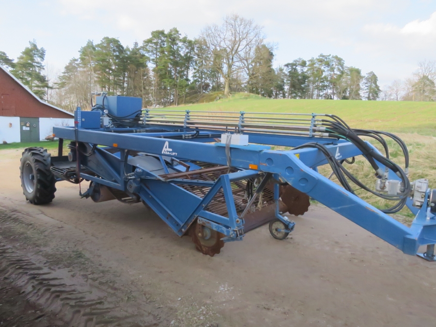 4767 Asa-Lift WR230 onion windrower trailed