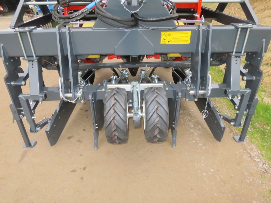 4771 Miedema Structural MS2000 potato planter