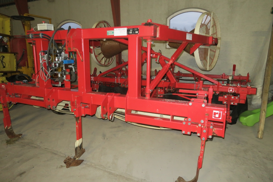 4783 CM plastic film laying machine