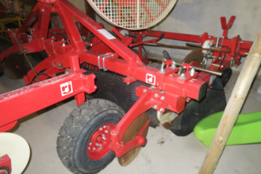 4783 CM plastic film laying machine