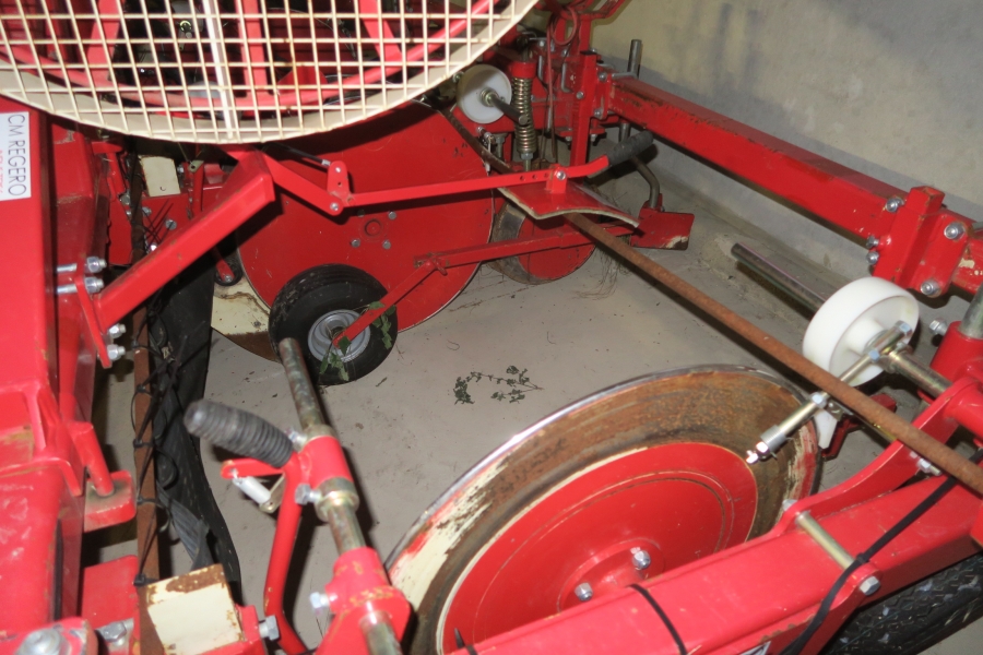 4783 CM plastic film laying machine