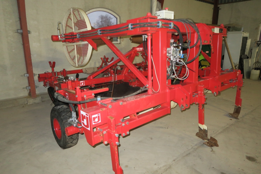4783 CM plastic film laying machine