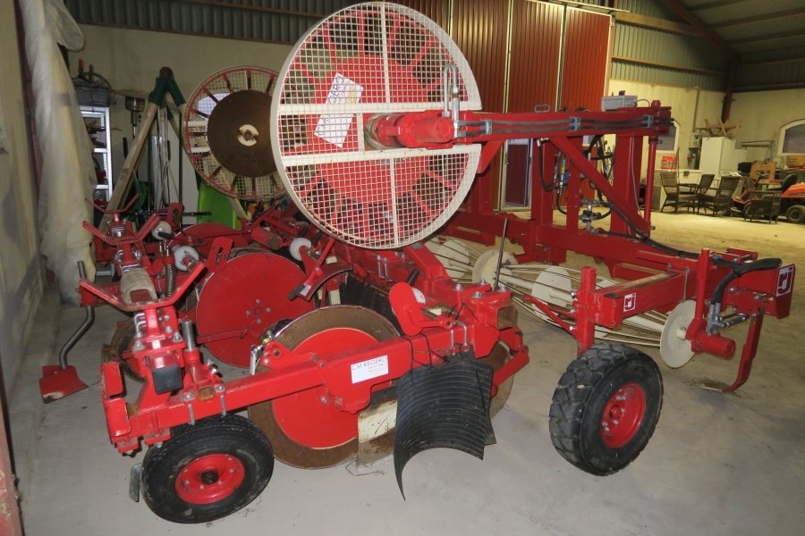 4783 CM plastic film laying machine