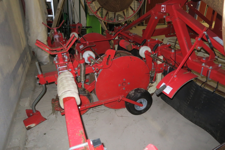 4783 CM plastic film laying machine