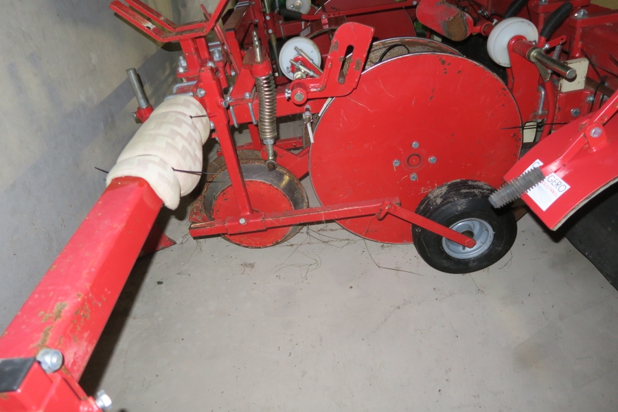 4783 CM plastic film laying machine