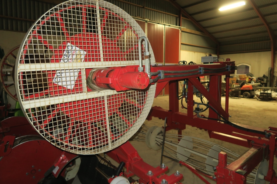 4783 CM plastic film laying machine