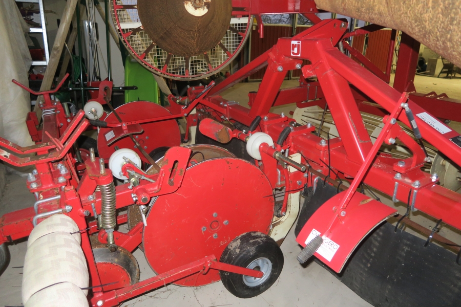 4783 CM plastic film laying machine