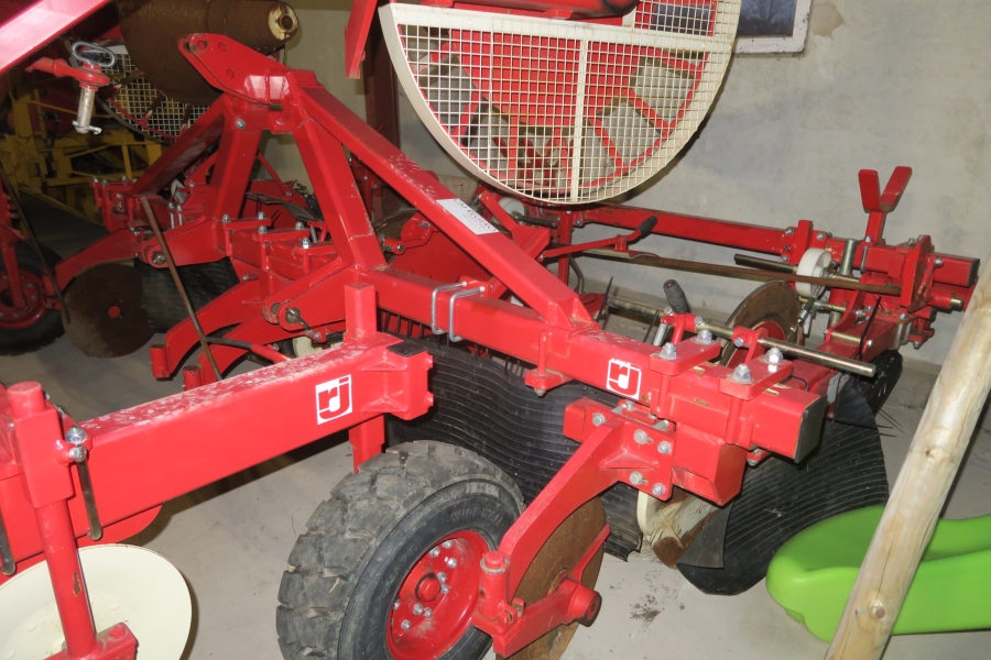 4783 CM plastic film laying machine