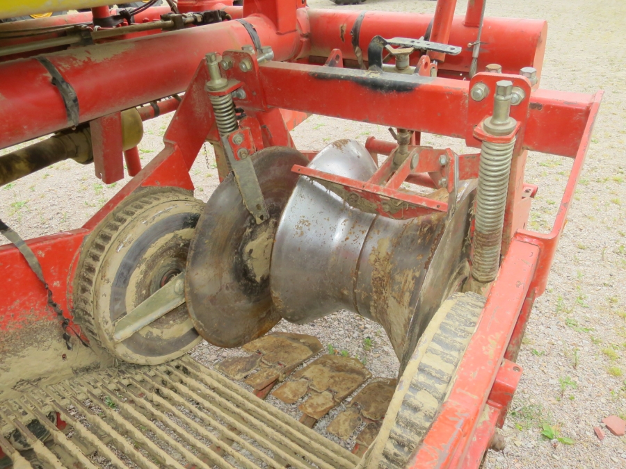 4821 Grimme SE75-30 potato harvester