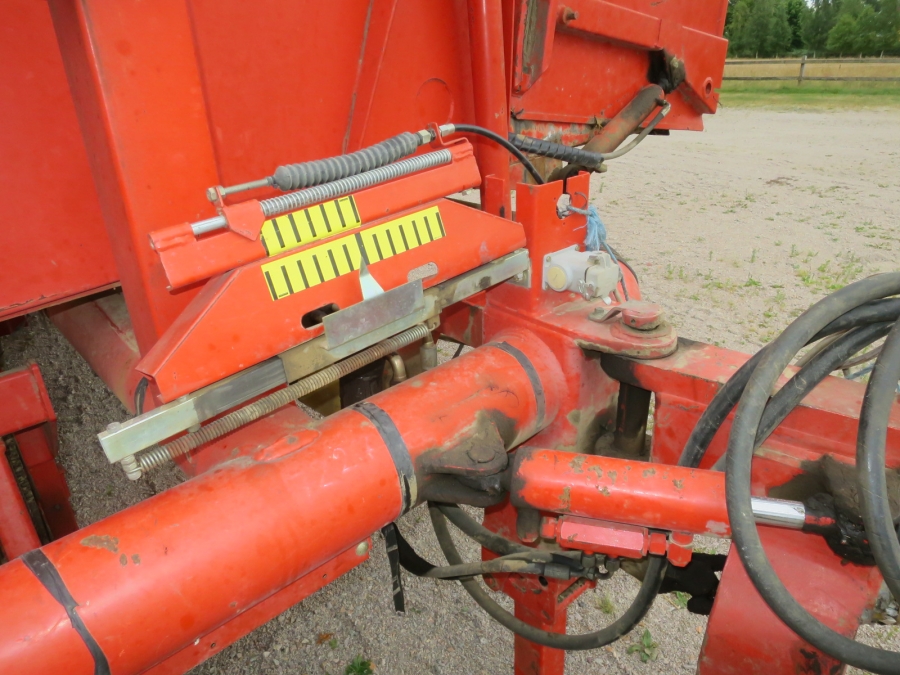 4821 Grimme SE75-30 potato harvester