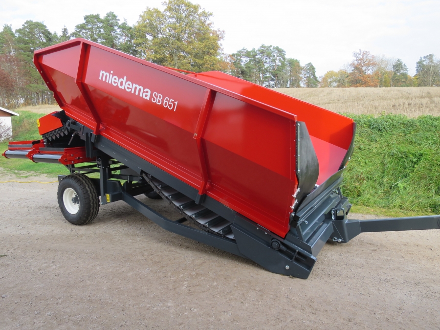 4896 Miedema SB651 receiving hopper