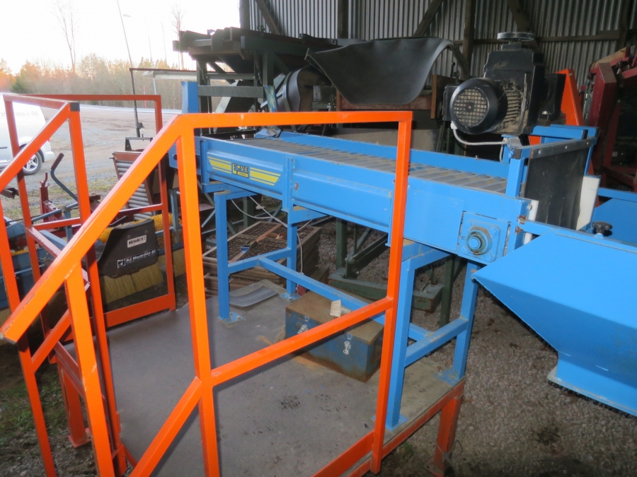 4967 EMVE box turner with feeding bunker and inspection