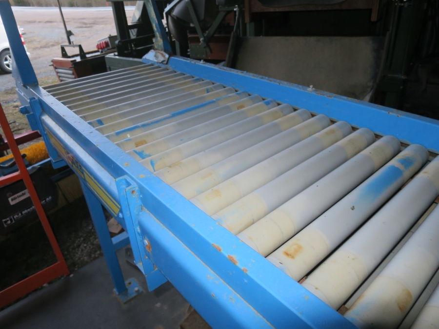4967 EMVE box turner with feeding bunker and inspection