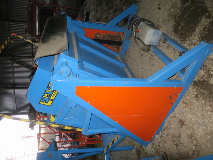 4967 EMVE box turner with feeding bunker and inspection