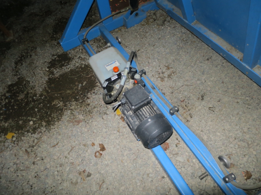 4967 EMVE box turner with feeding bunker and inspection