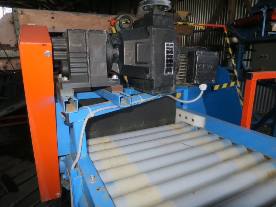 4967 EMVE box turner with feeding bunker and inspection