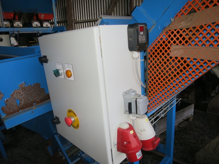 4967 EMVE box turner with feeding bunker and inspection