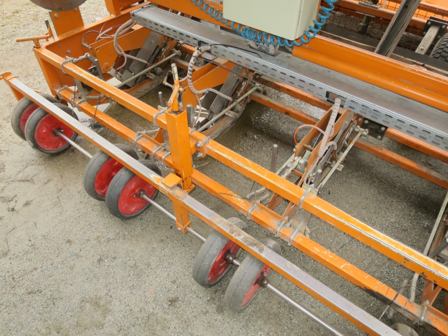4999 Regero transplanter 4 row pneumatic