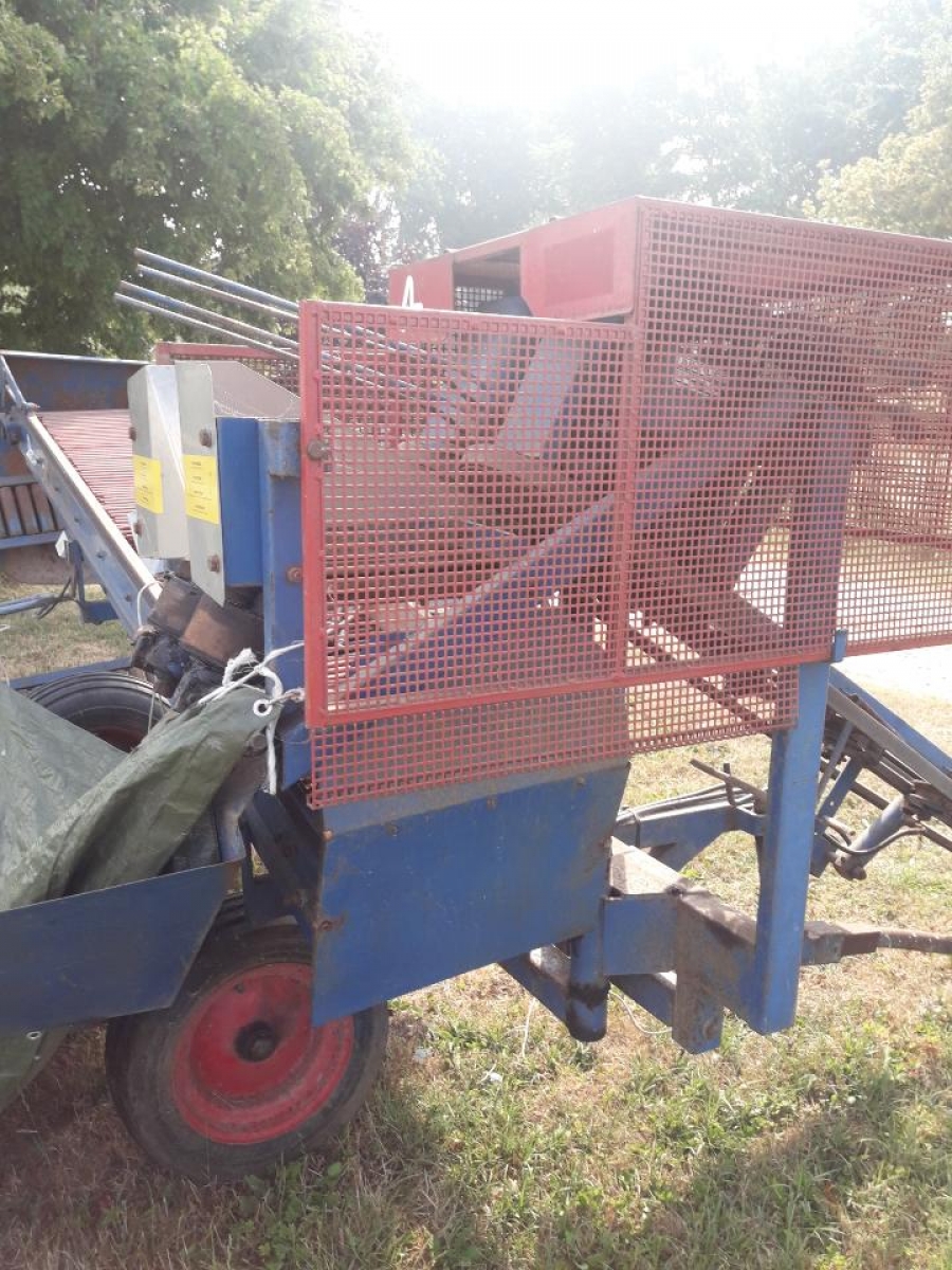 5036 Asa-Lift carrot harvester mounted