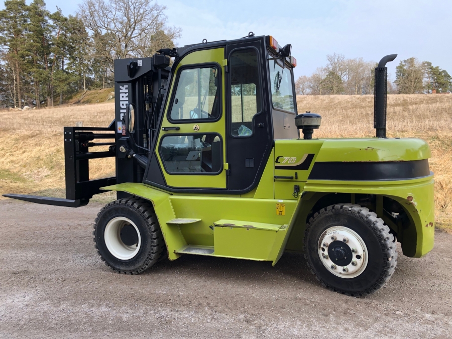 5053 Clark C70D 7 ton forklift for sale