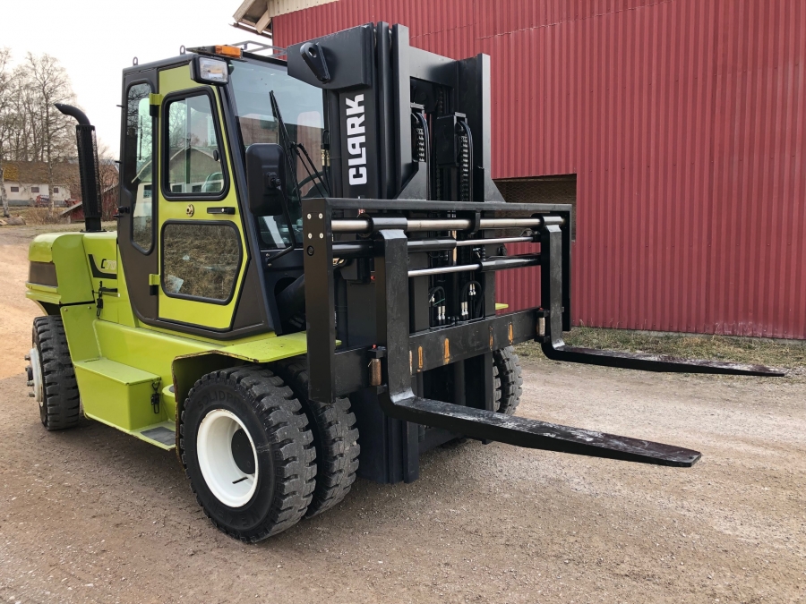 5053 Clark C70D 7 ton forklift for sale