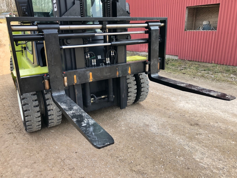 5053 Clark C70D 7 ton forklift for sale