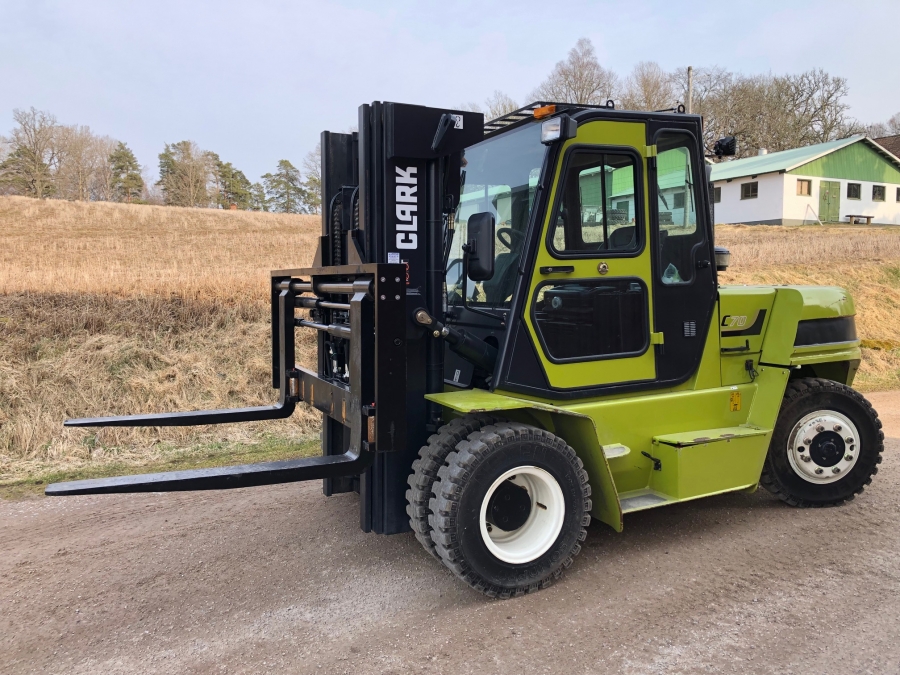 5053 Clark C70D 7 ton forklift for sale