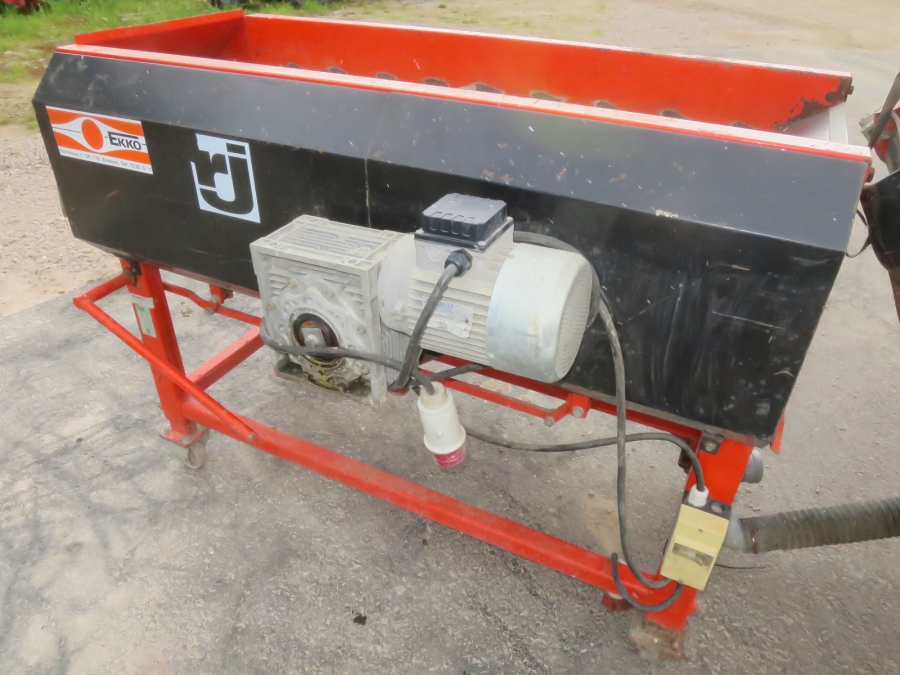 5221 EKKO potato washer with drier table 