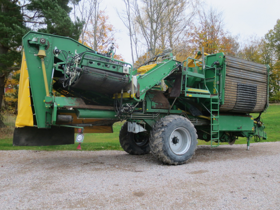 5281 Wuhlmaus WM 8500 2 row potato harvester