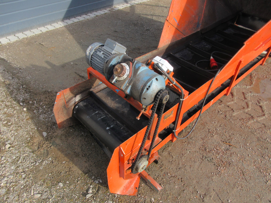 5379 EMVE feeding bunker 2500x550 mm