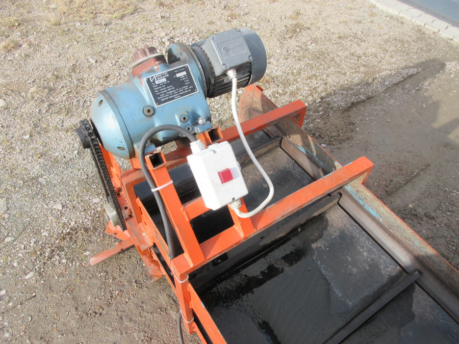 5379 EMVE feeding bunker 2500x550 mm