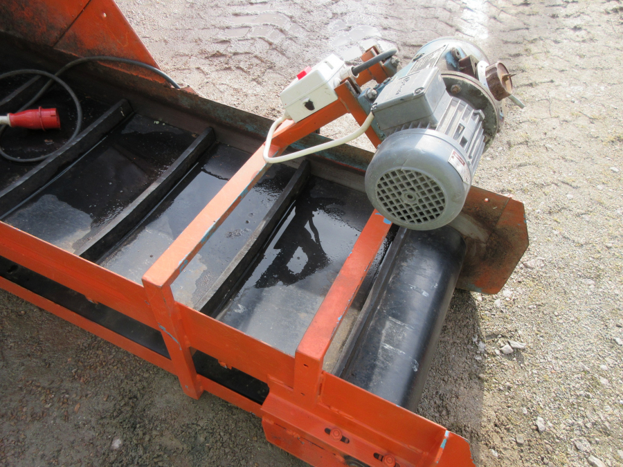 5379 EMVE feeding bunker 2500x550 mm