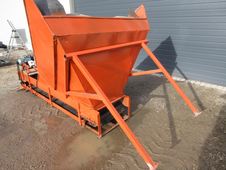 5379 EMVE feeding bunker 2500x550 mm