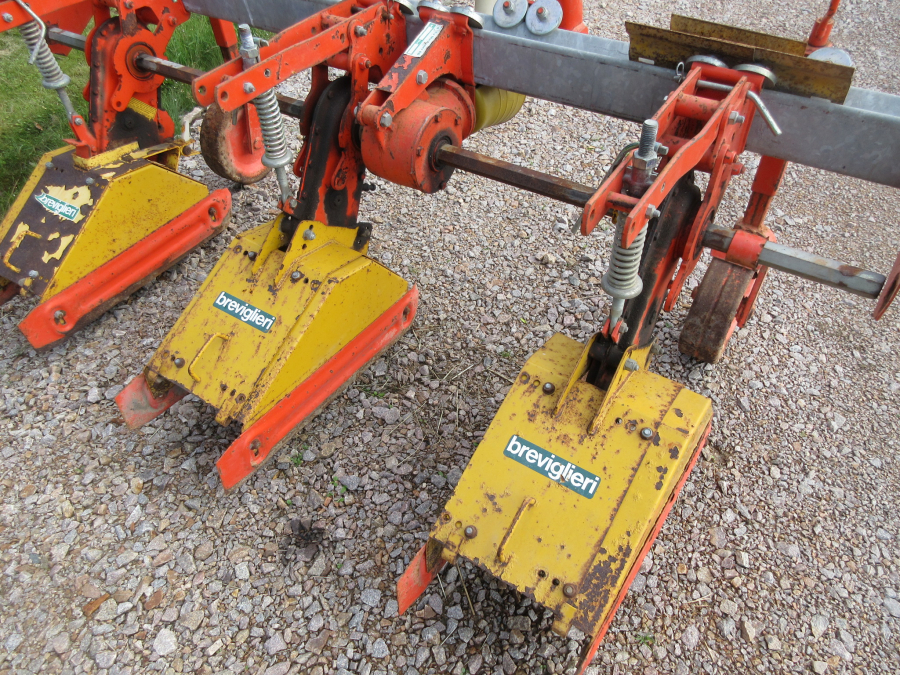 5464 Breviglieri interrow cultivator 3 units