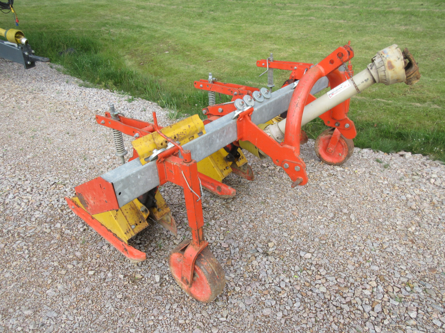 5464 Breviglieri interrow cultivator 3 units