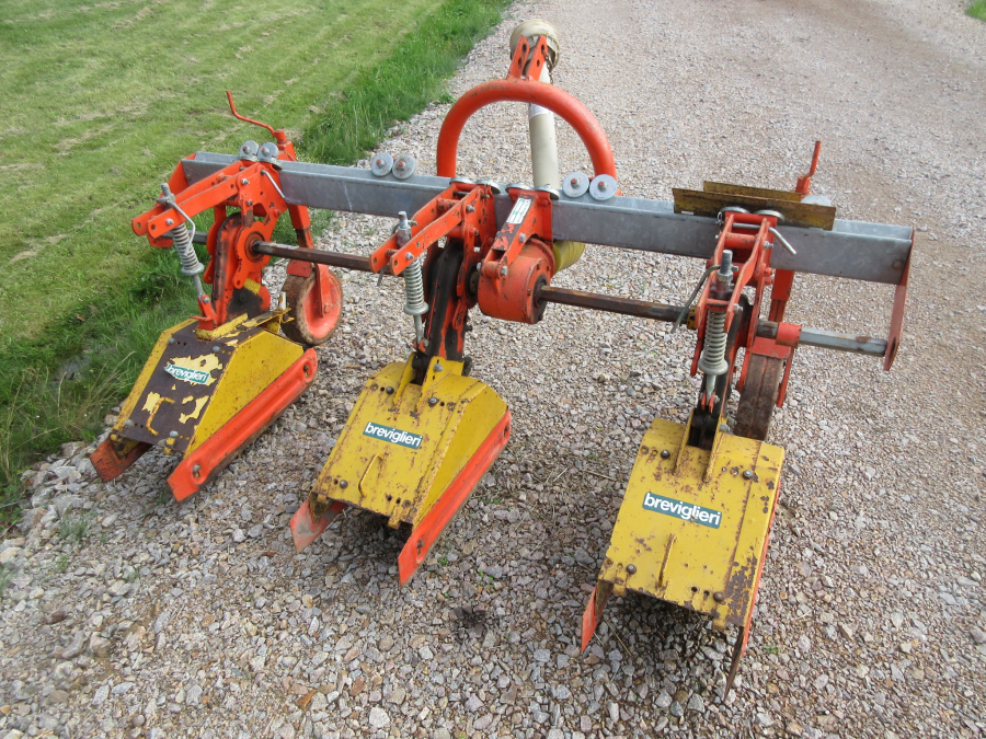5464 Breviglieri interrow cultivator 3 units