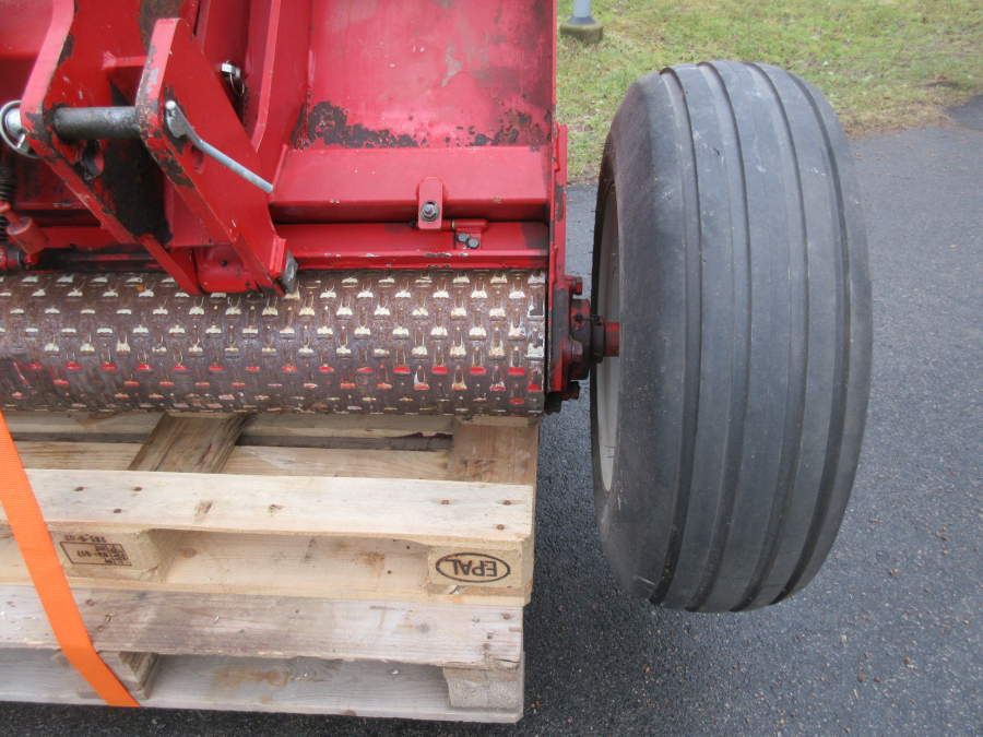 5558 CM Regero sand spreader sander for bed