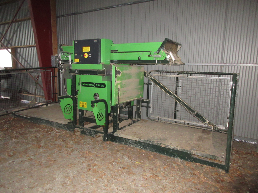 5609 Miedema MB55 box filler with feeding elevator