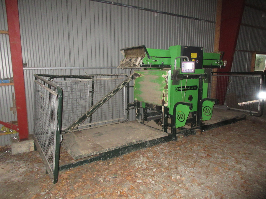 5609 Miedema MB55 box filler with feeding elevator