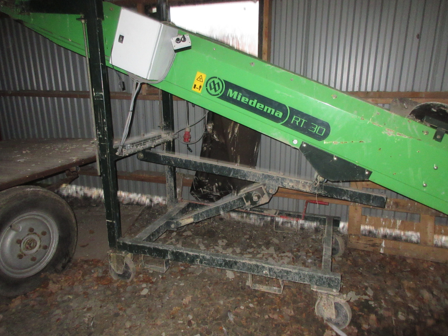 5609 Miedema MB55 box filler with feeding elevator