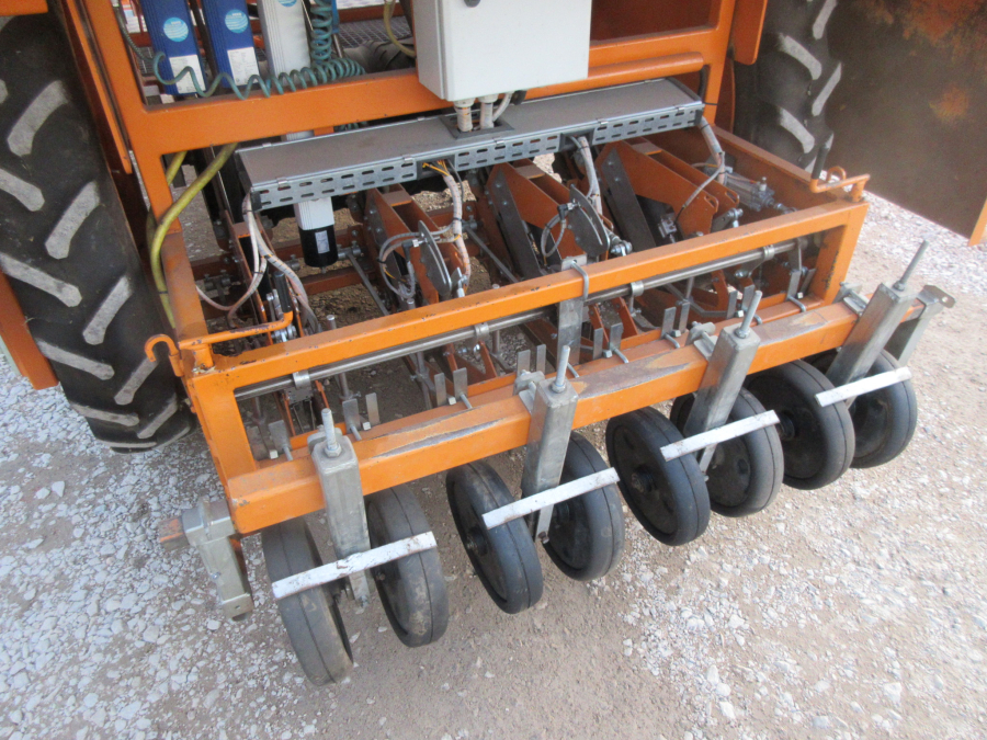 5615 Regero block transplanter planting machine 4 row