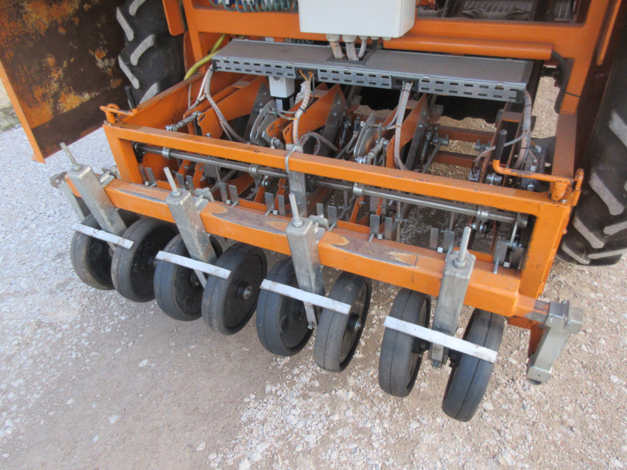 5615 Regero block transplanter planting machine 4 row