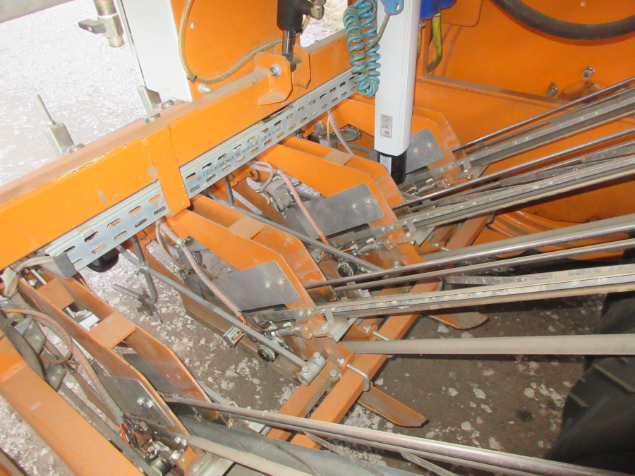 5615 Regero block transplanter planting machine 4 row
