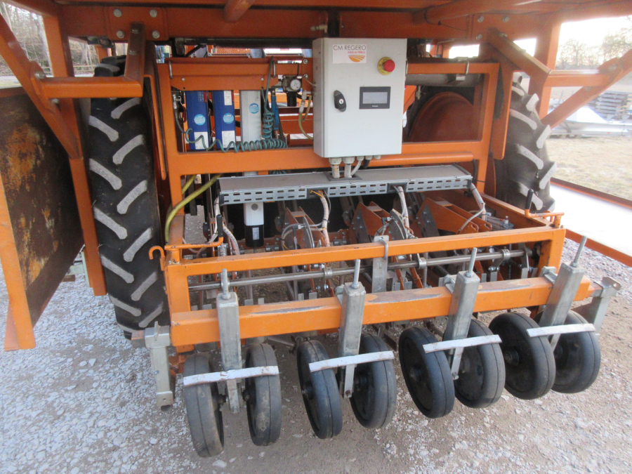 5615 Regero block transplanter planting machine 4 row
