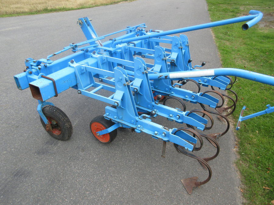 5679 Monosem Super Prefer row crop cleaner manual steering