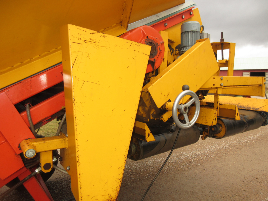 5757 Climax 700 receiving hopper