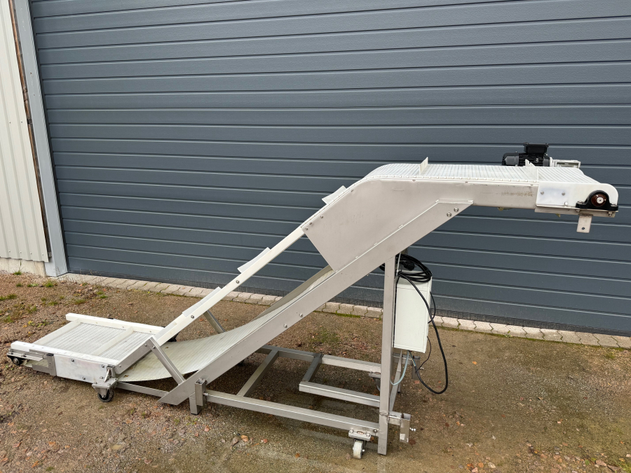 6049 EMVE feeding conveyor bag conveyor